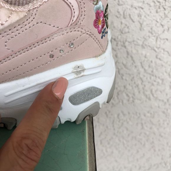 Skechers D' Lites Blossoms Tennis Shoes Womens 9.5 Pink Embroidered Flowers - Picture 3 of 8